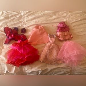 LOT BARBIE CLOTHES/DRESSES